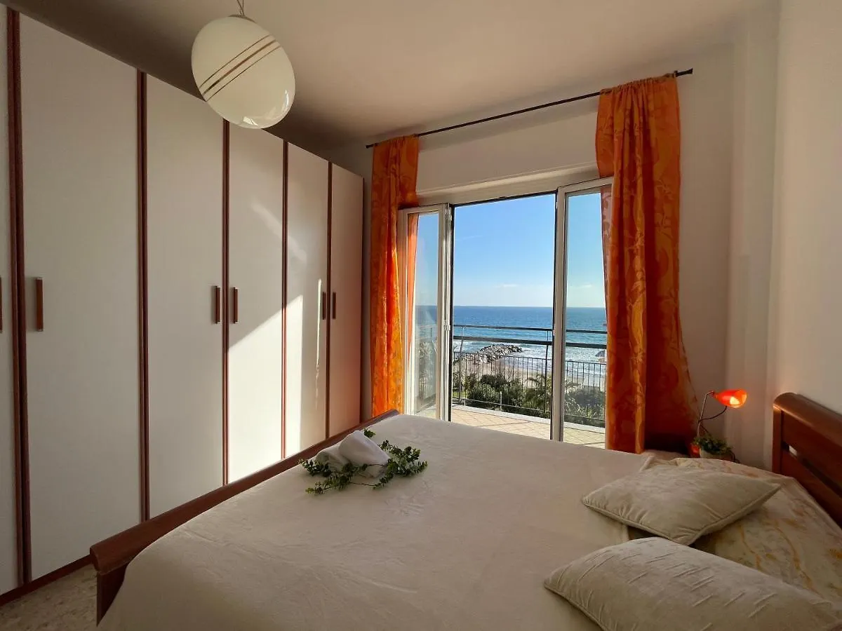 Rivamare 3 Locali Di Fronte Al Mare Apartment Andora